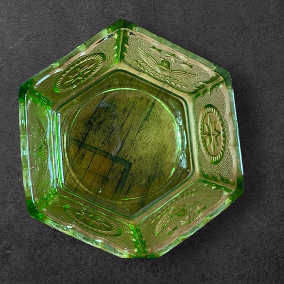 Green glass 6 point dish no lid - Picture 5 of 5